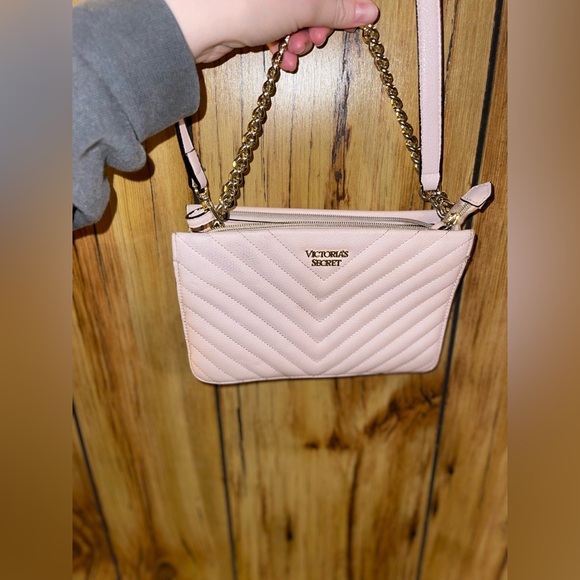 Victoria’s Secret Blush Quilted Gold Chain Crossbody Bag - Picture 6 of 6